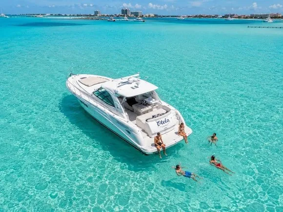 Private 44 ft yacht to Isla Mujeres in Cancun