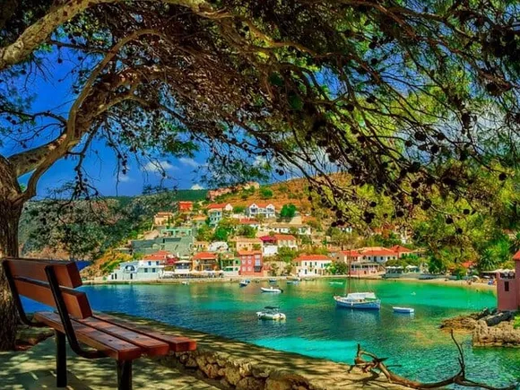 Kefalonia Highlights: Bus Tour and Cruise to Fiscardo