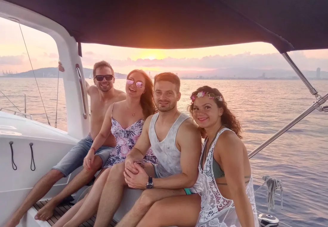 Barcelona Sensational Sunset Tour with Open Bar & Tapas