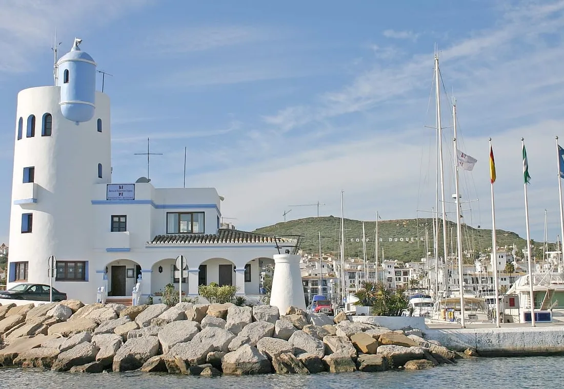 We set sail from the Sotogrande marina for a unique experience sailing to Puerto de la Duquesa.