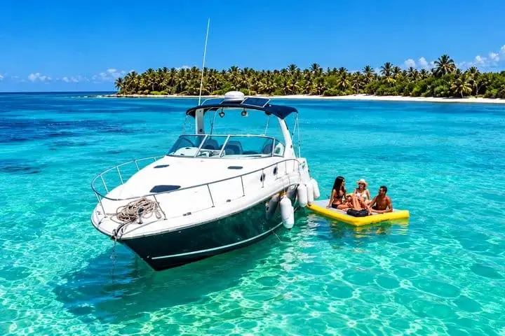 Private Yacht in Punta Cana: Snorkelling and Drinks, 3 Hours