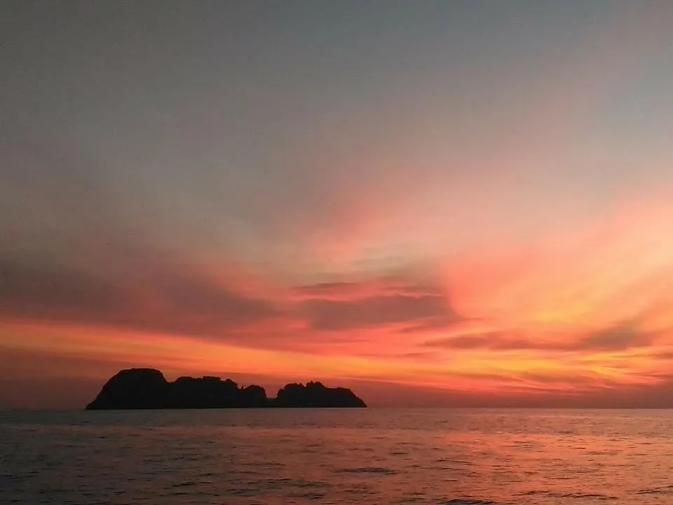 Private Phang Nga Sunset – Luxury Speedboat Charter