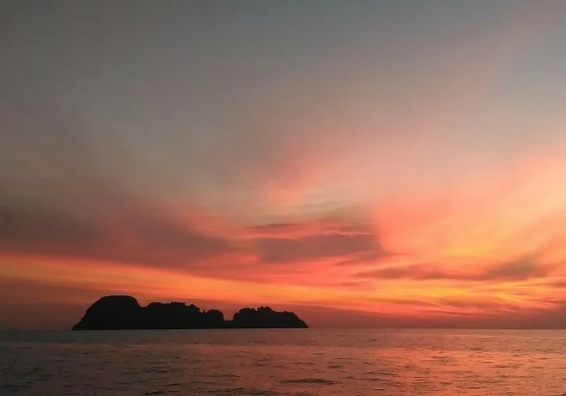 Private Phang Nga Sunset – Luxury Speedboat Charter