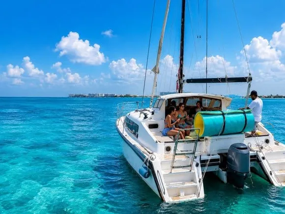 Private catamaran with snorkelling in Cancun