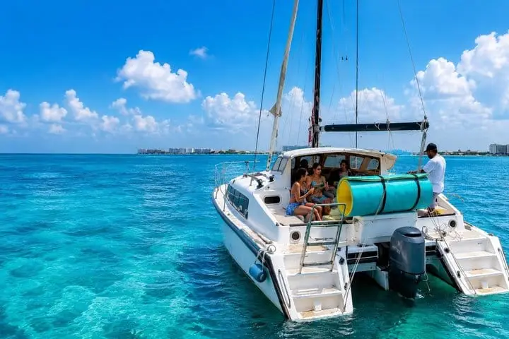 Private catamaran with snorkelling in Cancun