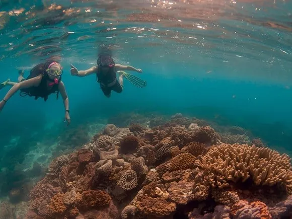 Hol Chan catamaran tour with snorkelling in Belize