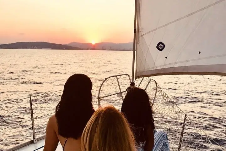 Private Sunset Sailing in Barcelona with Open Bar & Snacks (up to 9)