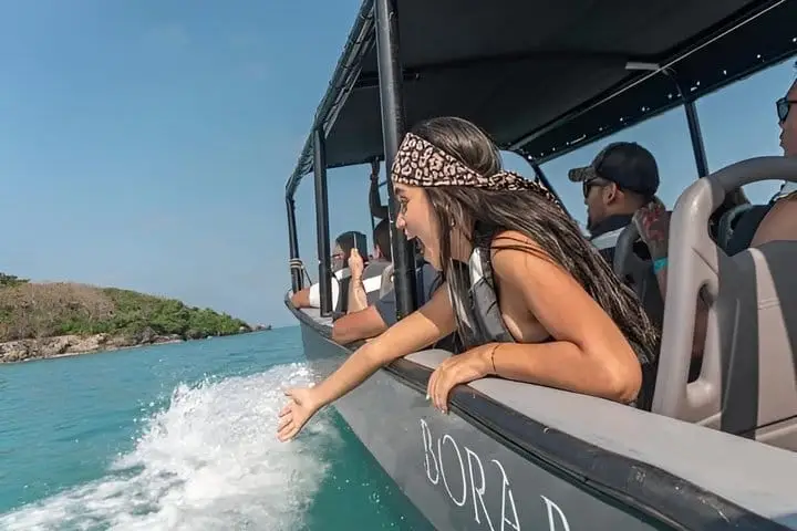 Rosario Islands tour with 3 beach clubs from Cartagena