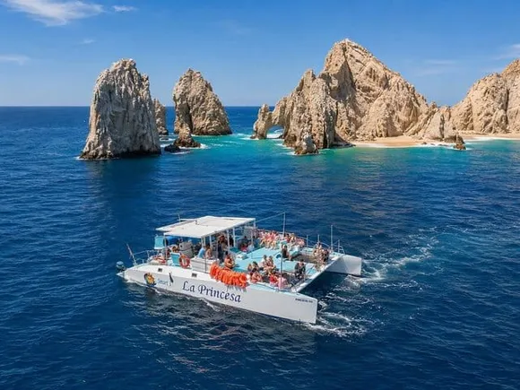 Snorkel catamaran with open bar in Cabo San Lucas