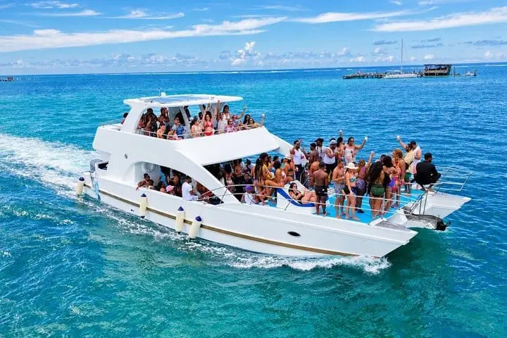 Hip Hop Party Boat in Punta Cana: Snorkelling, Open Bar, Adults Only