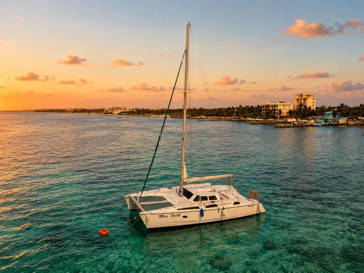 Sunset catamaran with ceviche in Belize