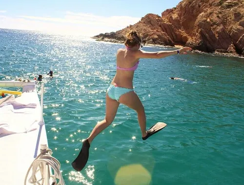 Los Cabos Snorkeling Tour by Boat with Open Bar and Music
