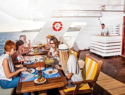 Hurghada: Elite VIP Cruise with Seafood and BBQ Buffet Lunch 
