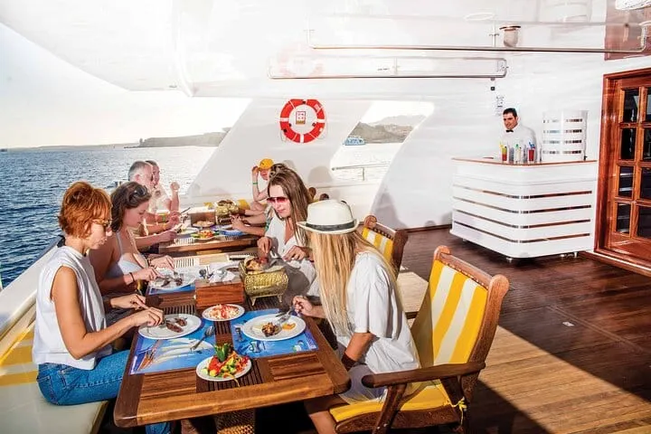 Hurghada: Elite VIP Cruise with Seafood and BBQ Buffet Lunch 