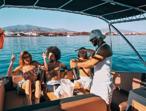 Experiencia Privada en Barco de 2 Horas en Estepona
