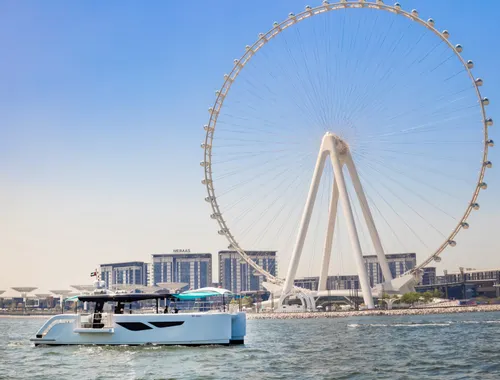 Yacht Night Party in Dubai with Live DJ & Open Bar
