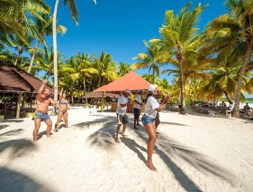 Saona Island Day Trip from Punta Cana: Catamaran, Lunch & Bar