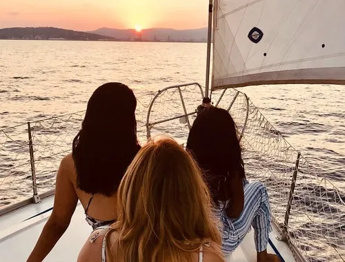 Barcelona Sensational Sunset Tour with Open Bar & Tapas