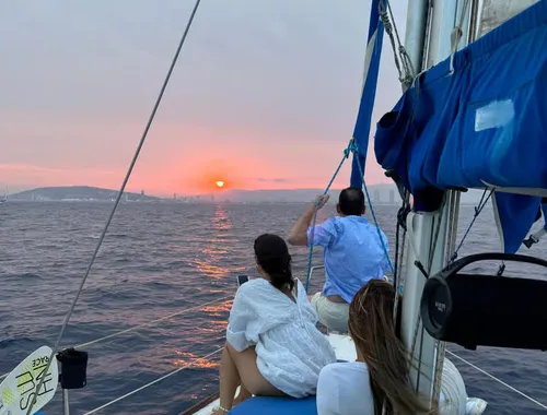 Shared: Barcelona Sailboat with Drinks and Snaks (9 pax)