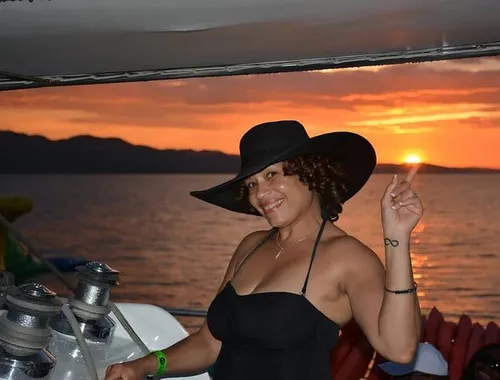 Enjoy the premium Open Bar and toast to the breathtaking views on your romantic Montego Bay Sunset Catamaran Cruise!