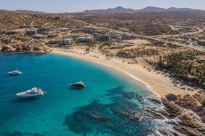 Los Cabos Snorkeling Tour by Boat with Open Bar and Music