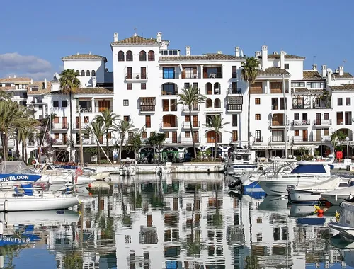 Enjoy the sea breeze and the breathtaking views on this mini cruise. ☀️ #CostaDelSolNavegación