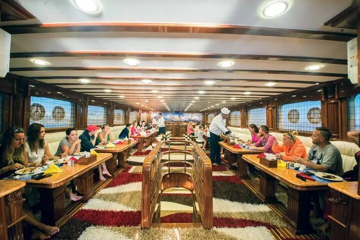 Hurghada: Elite VIP Cruise with Seafood and BBQ Buffet Lunch 