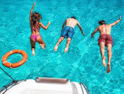 Private Catamaran Cancun Bay 4hr Open Bar and Snorkel