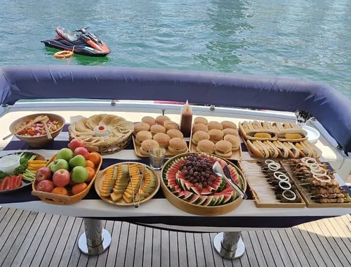Dubai Marina Yacht Tour with BBQ to Palm Jumeirah & Burj Views
