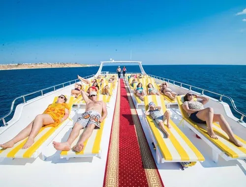 Hurghada: Elite VIP Cruise with Seafood and BBQ Buffet Lunch 