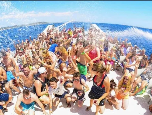 Punta Cana Booze Cruise, Snorkeling, Bar Entertainment Open Bar