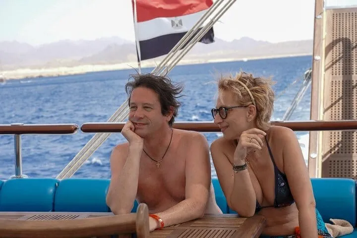 Marsa Alam: Pirates Sailing Boat Cruise to Turtle Bay with Pickup