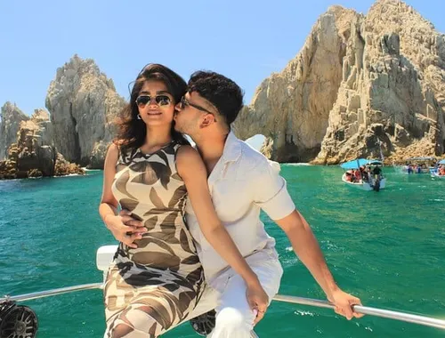 Capture a magical moment with your loved one on a private yacht near the iconic Arch.