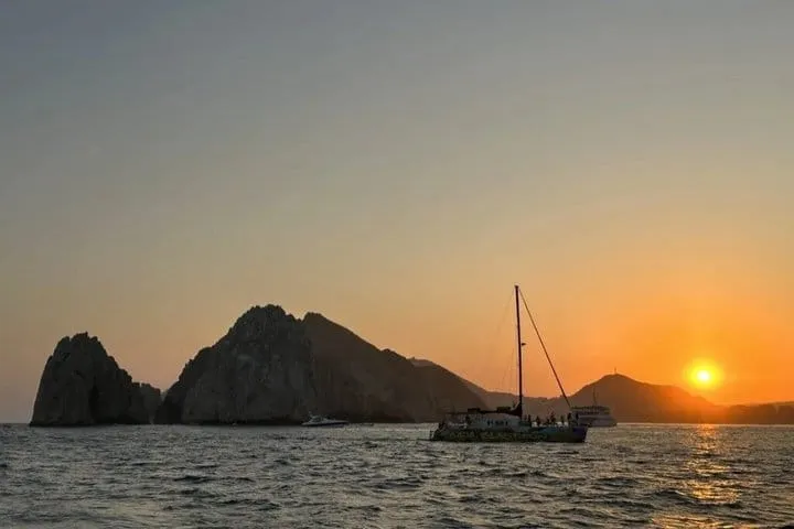 Los Cabos Sunset Party Cruise with Unlimited Open Bar