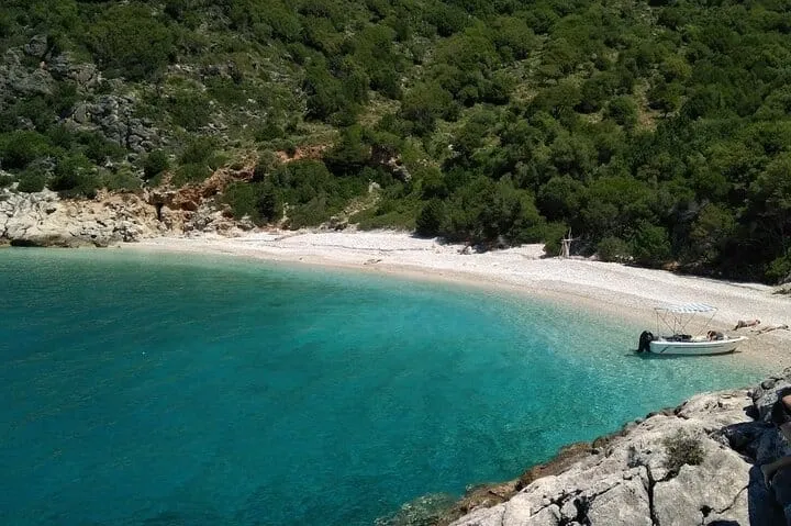 Ammoudi beach
