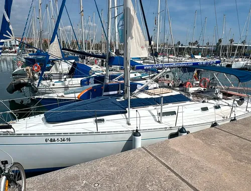Shared: Barcelona Sailboat with Drinks and Snaks (9 pax)