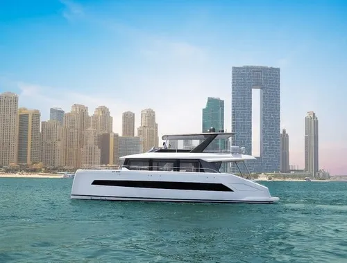 Sunset Yacht Party in Dubai with Live DJ, Food & Drinks
