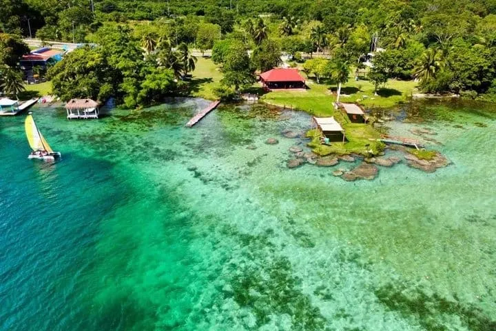Bacalar Lagoon Boat Tour: Cenotes, Pirate’s Channel & Lunch