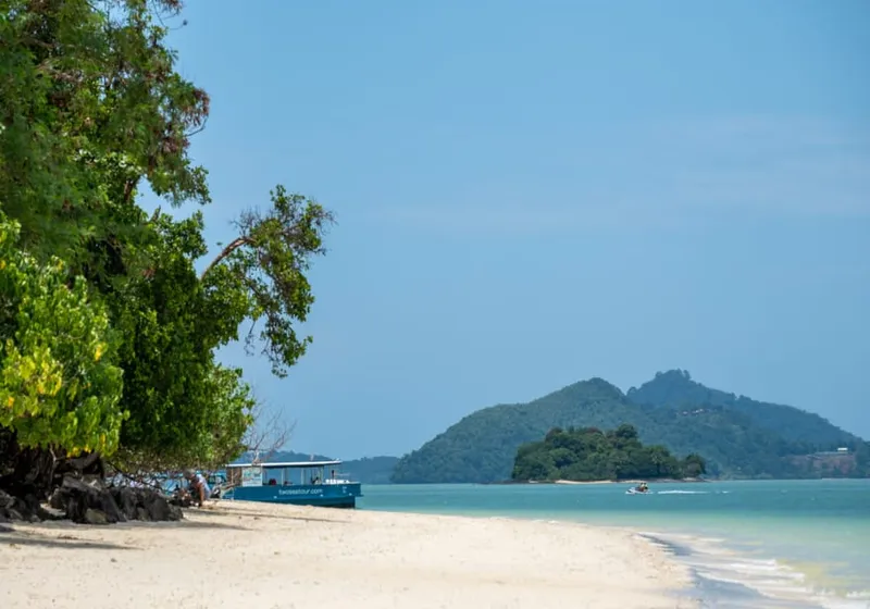 Private Phi Phi Sunrise – Luxury Speedboat Charter