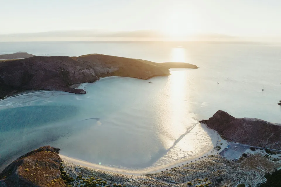 Sunlight over the turquoise bay of Balandra, La Paz. Photo via Unsplash