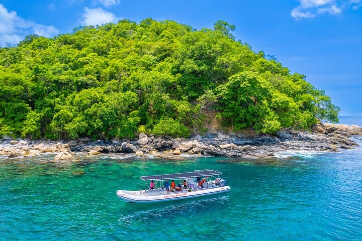 A speedboat at a small green islet on the Yelapa snorkelling trip