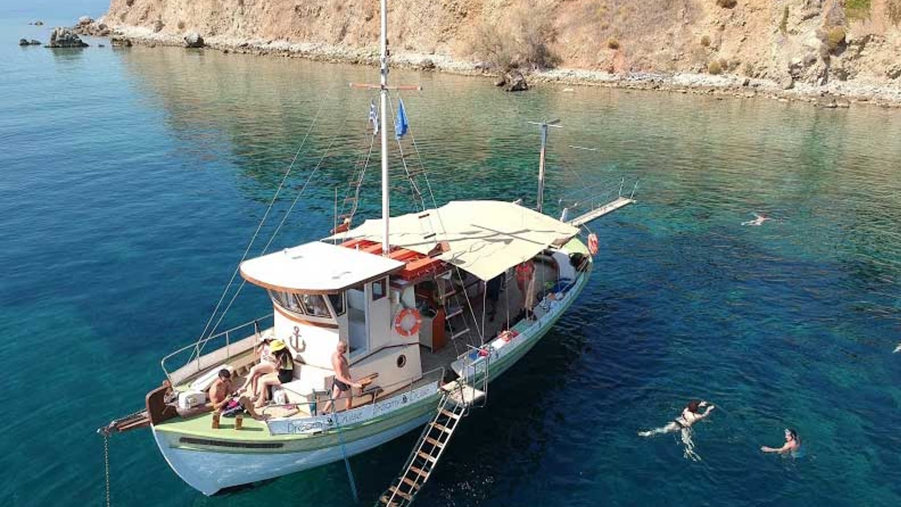 The traditional wooden boat of the Argostoli day cruise